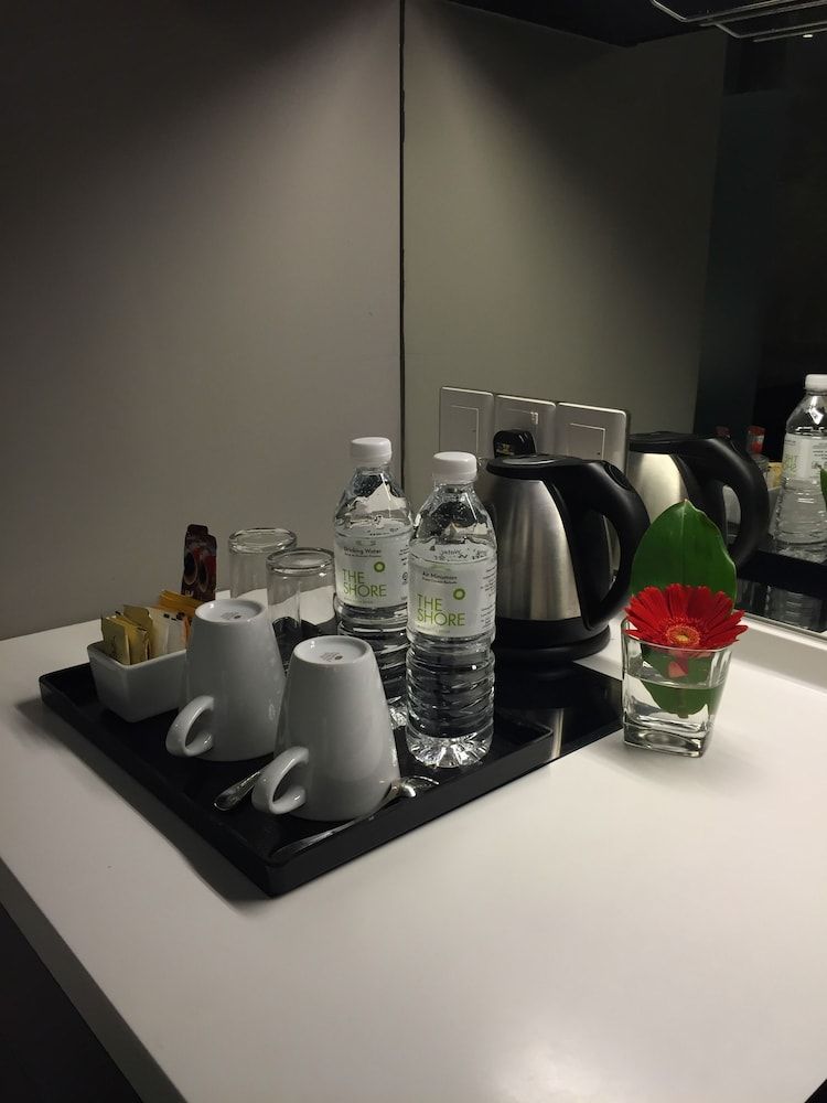 The Shore Hotel & Residences Studio Suite, 2 Twin Beds 5