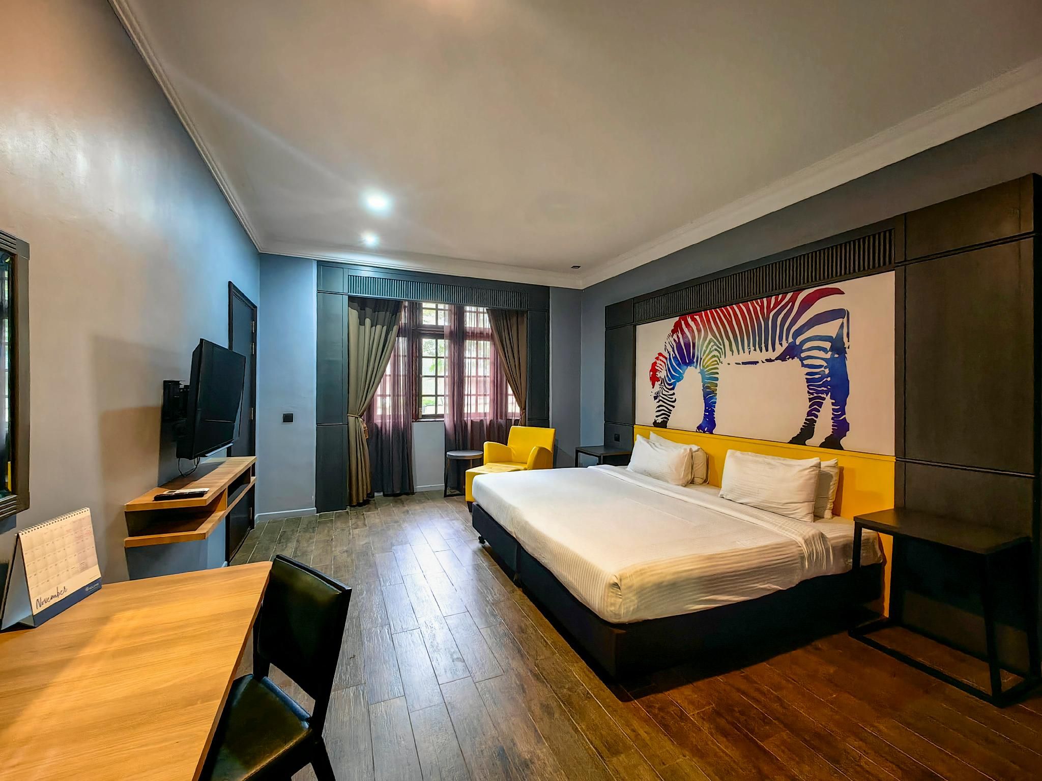 Deluxe Queen Room