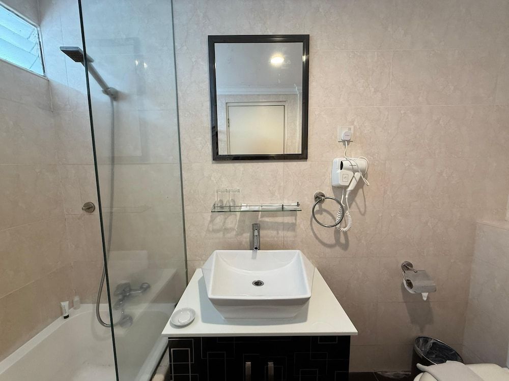 Merchant Hotel Deluxe Double Room, 1 King Bed 6