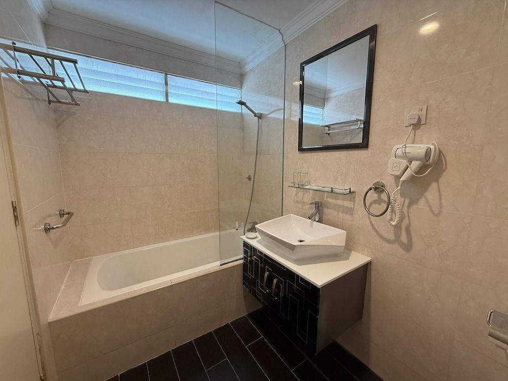 Merchant Hotel Deluxe Double Room, 1 King Bed 5