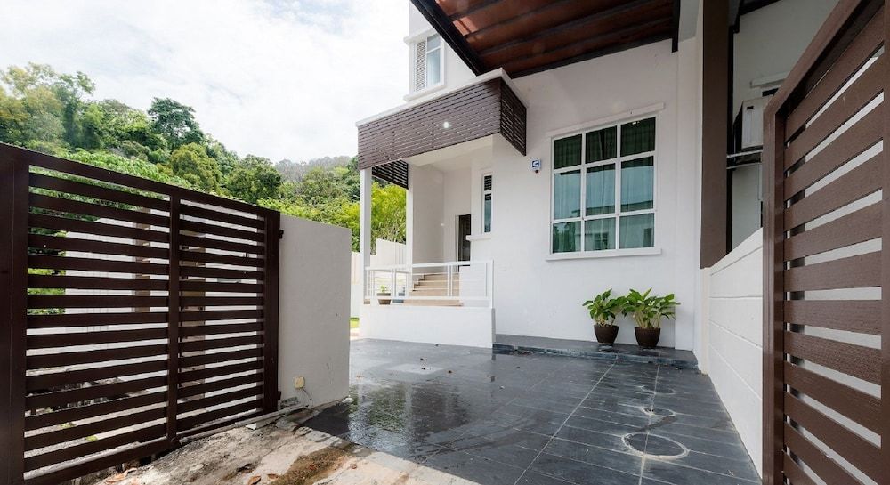 undefined New Corner Shamrock Beach Villas Seaview 3