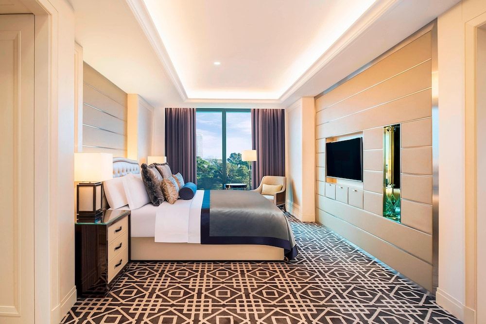 Suite, 1 King Bed (View)