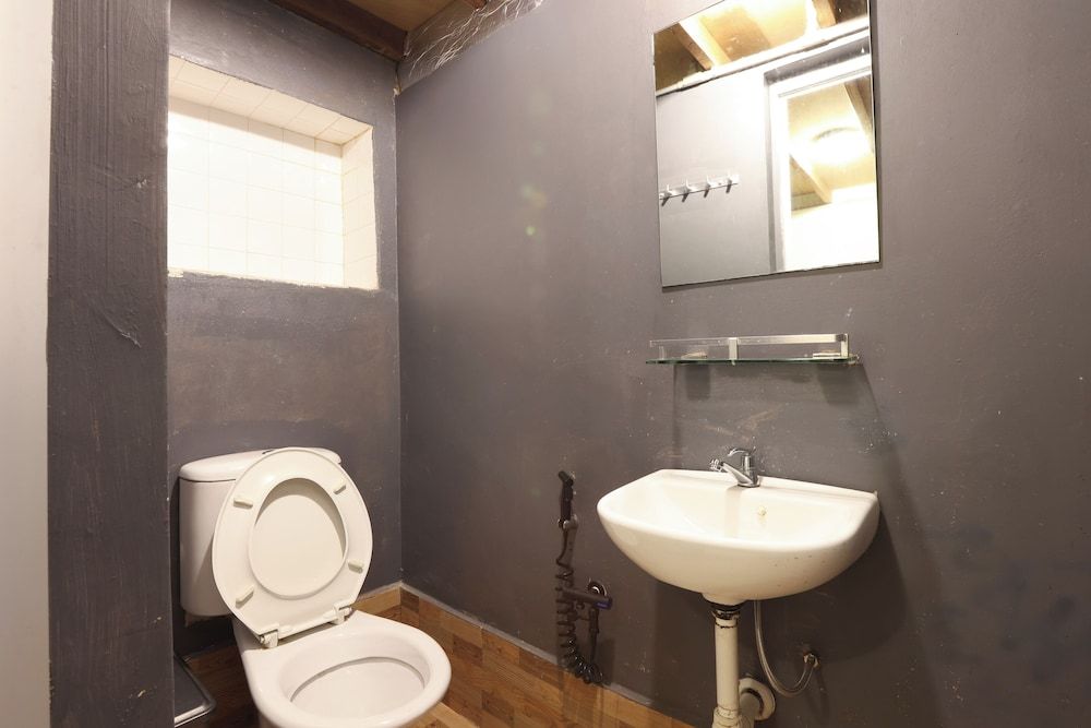 Dou Houz - Hostel Basic Double Room, 1 Queen Bed 3