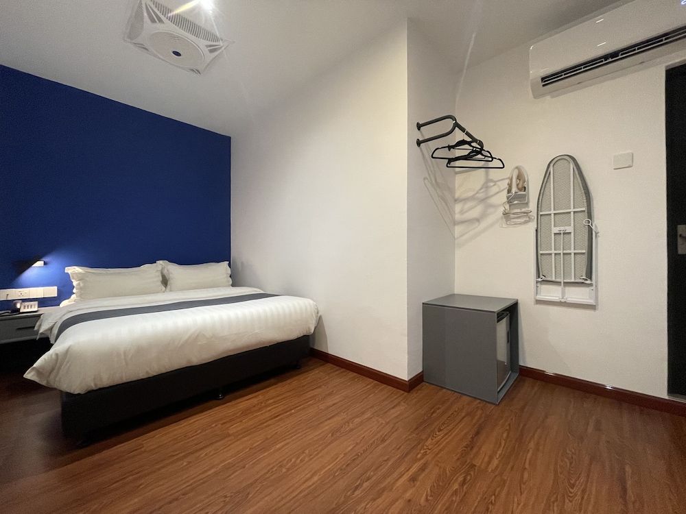 g. Superior Queen Room