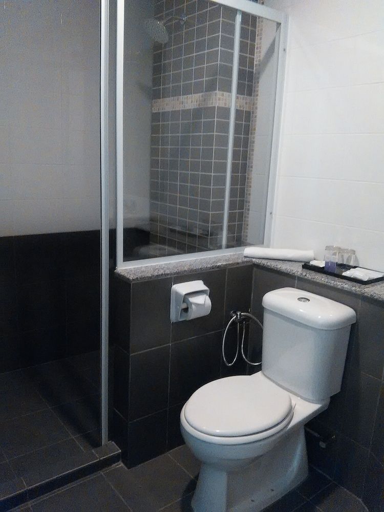 Grand Medallion Hotel Superior Room, 1 Queen Bed 5