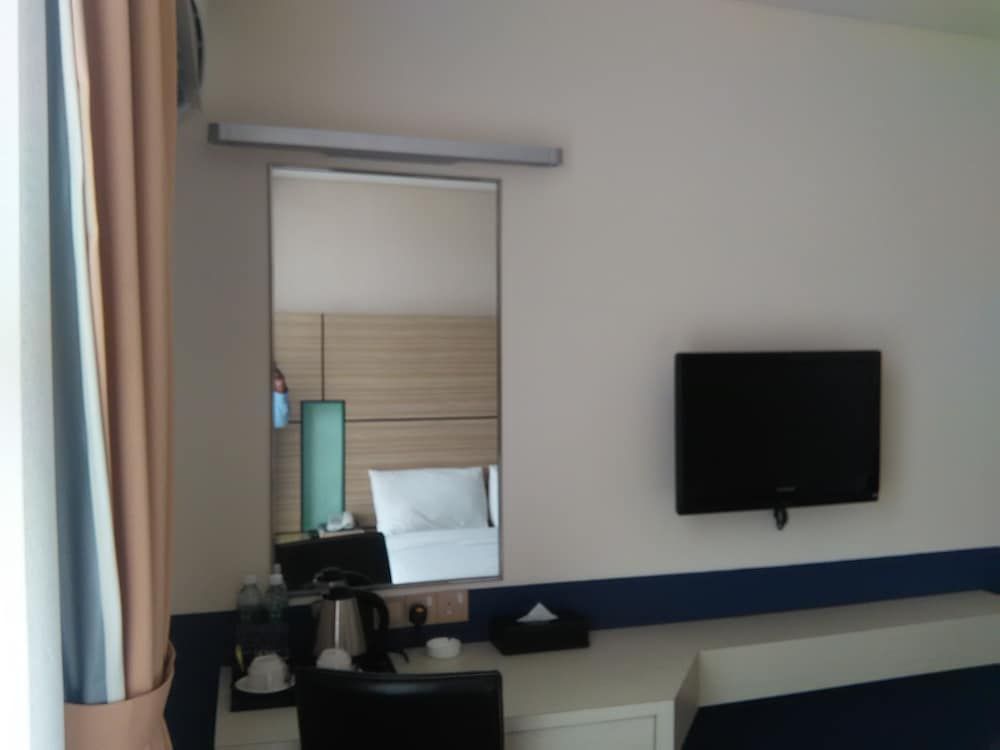 Grand Medallion Hotel Superior Room, 1 Queen Bed 4