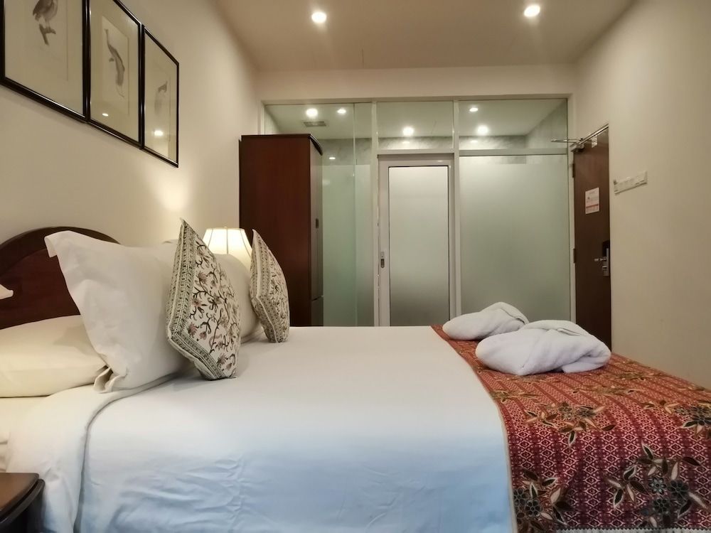 undefined Heeren Straits Hotel 3