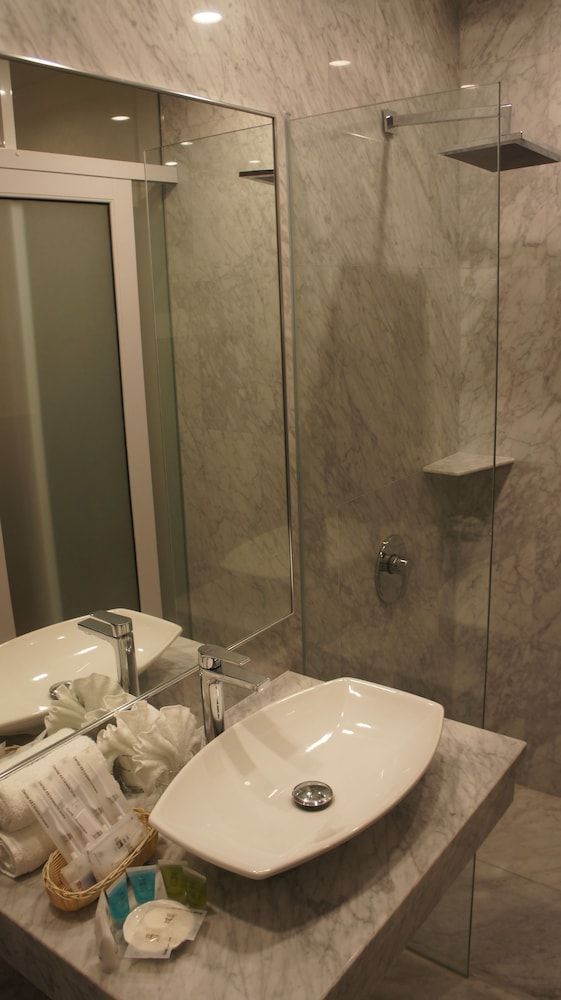 undefined Heeren Straits Hotel 10