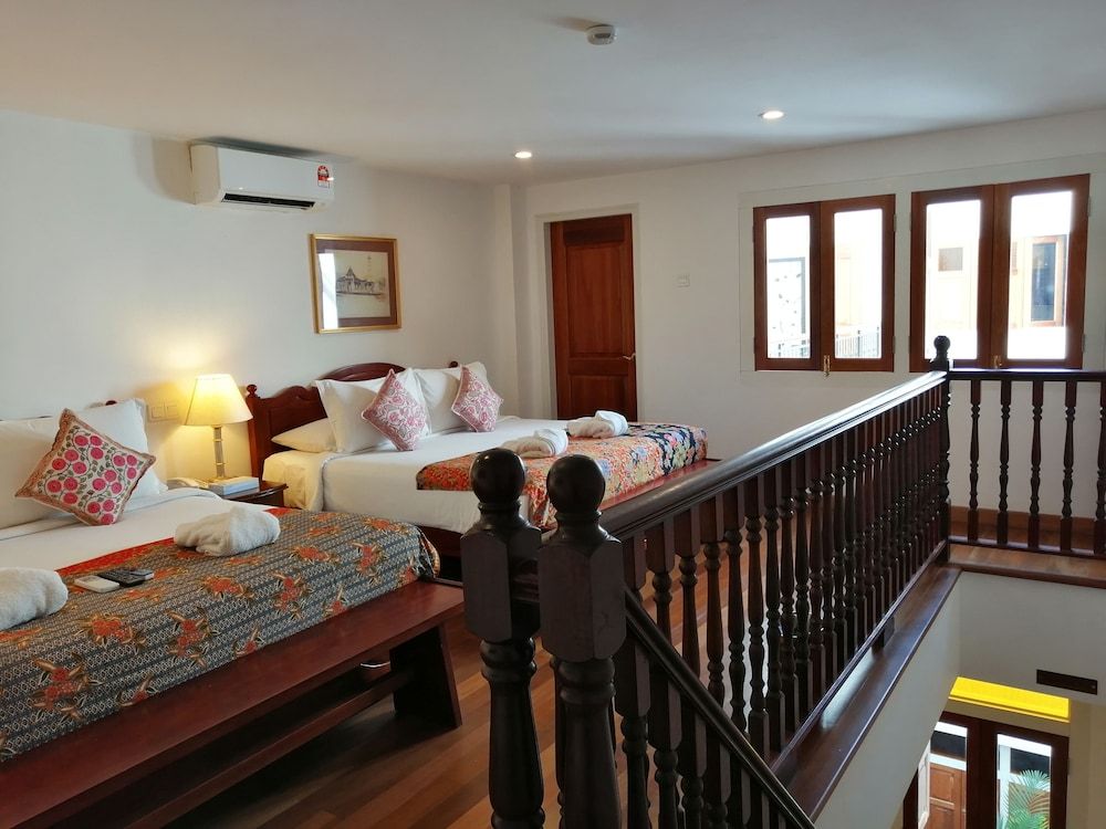 undefined Heeren Straits Hotel 5