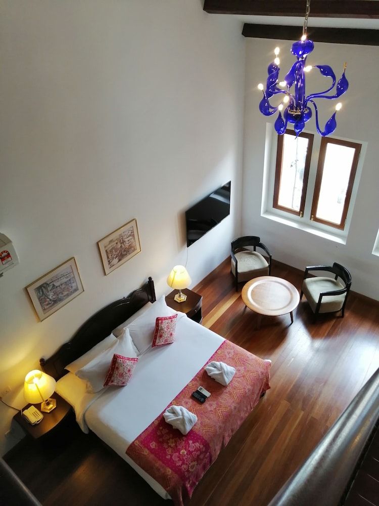 undefined Heeren Straits Hotel