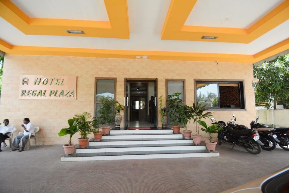undefined Hotel Regal Plaza 6