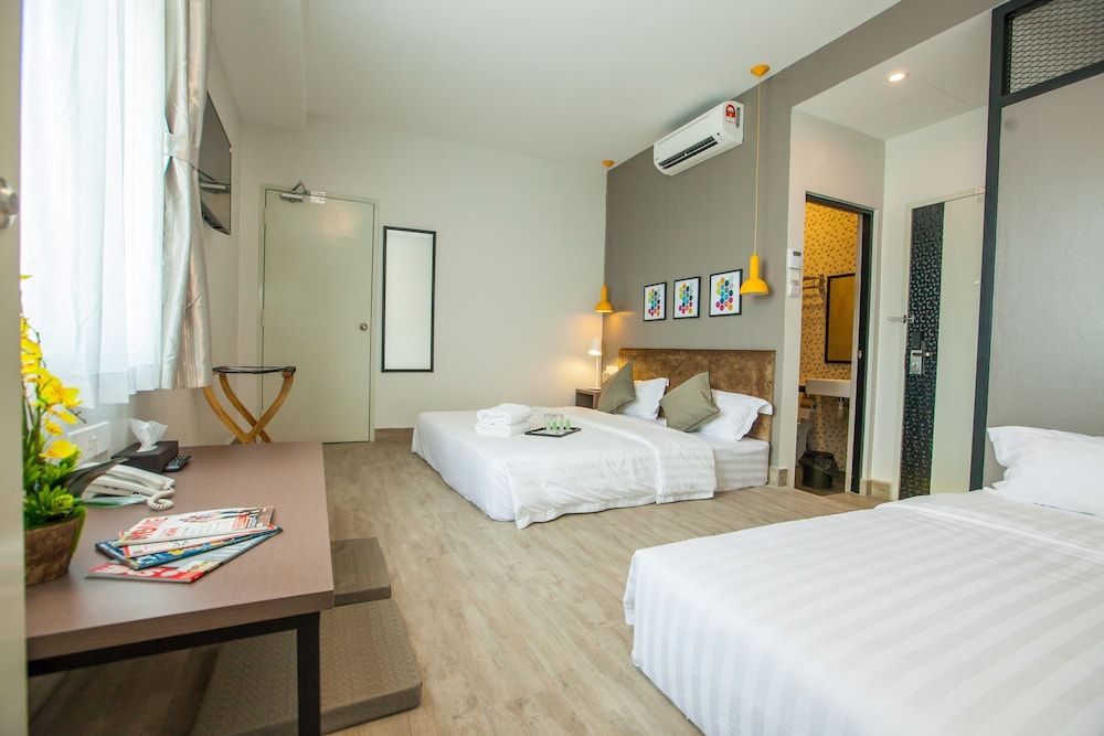 undefined Bzz Hotel 7