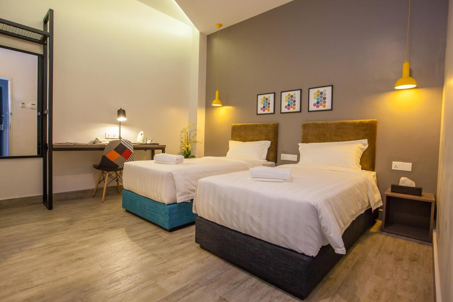 Bzz Hotel Superior Twin No Window 2