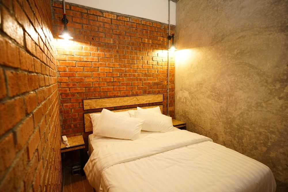 undefined Brick Box Hotel 4
