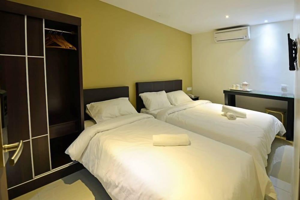 undefined Swiss Cottage Hotel 2