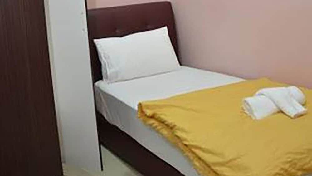 Single Room with Shared Bathroom