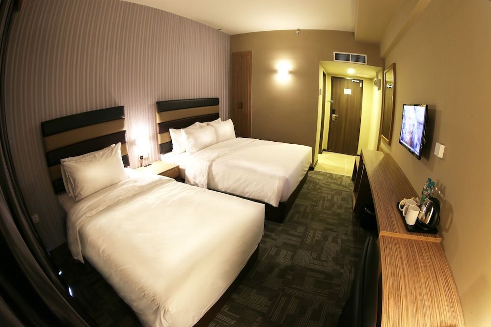 SEM9 Senai ''Formerly Known as Perth Hotel" S9 Classic Triple