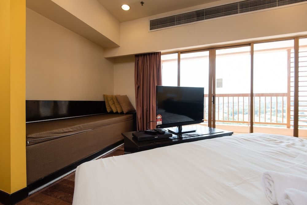 undefined W Studio Resort Suites at Pyramid Tower 2