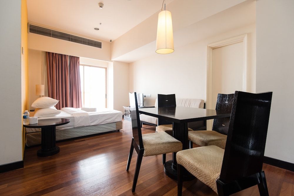 undefined W Studio Resort Suites at Pyramid Tower 4