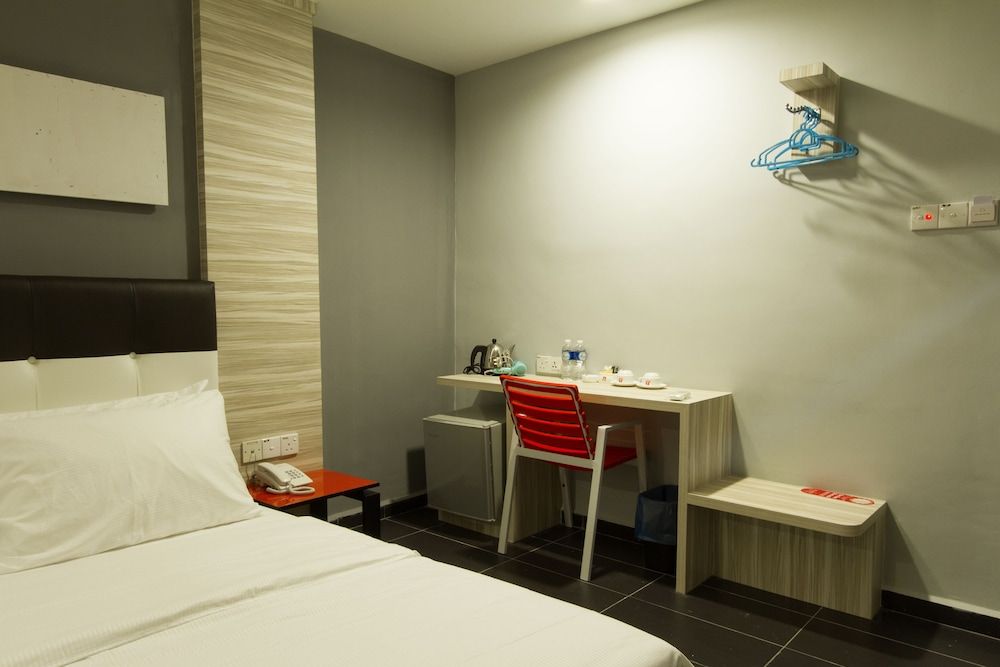 undefined JS Hotel 4