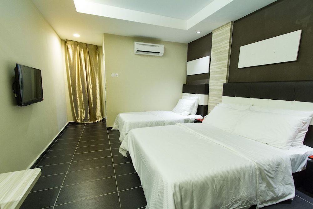 undefined JS Hotel 6