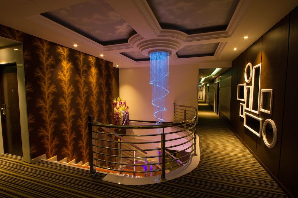 undefined JS Hotel 7