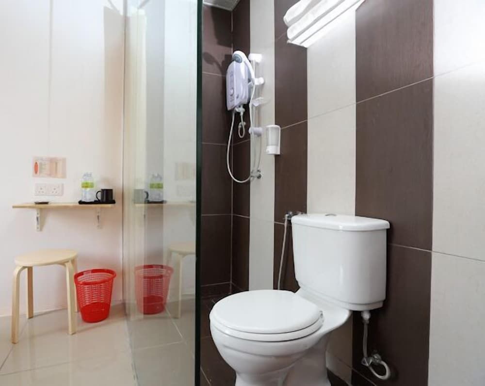 1 Hotel Taman Connaught Family Room 15