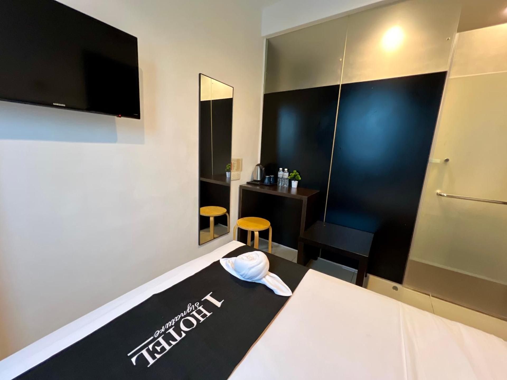 1 Hotel Taman Connaught Deluxe