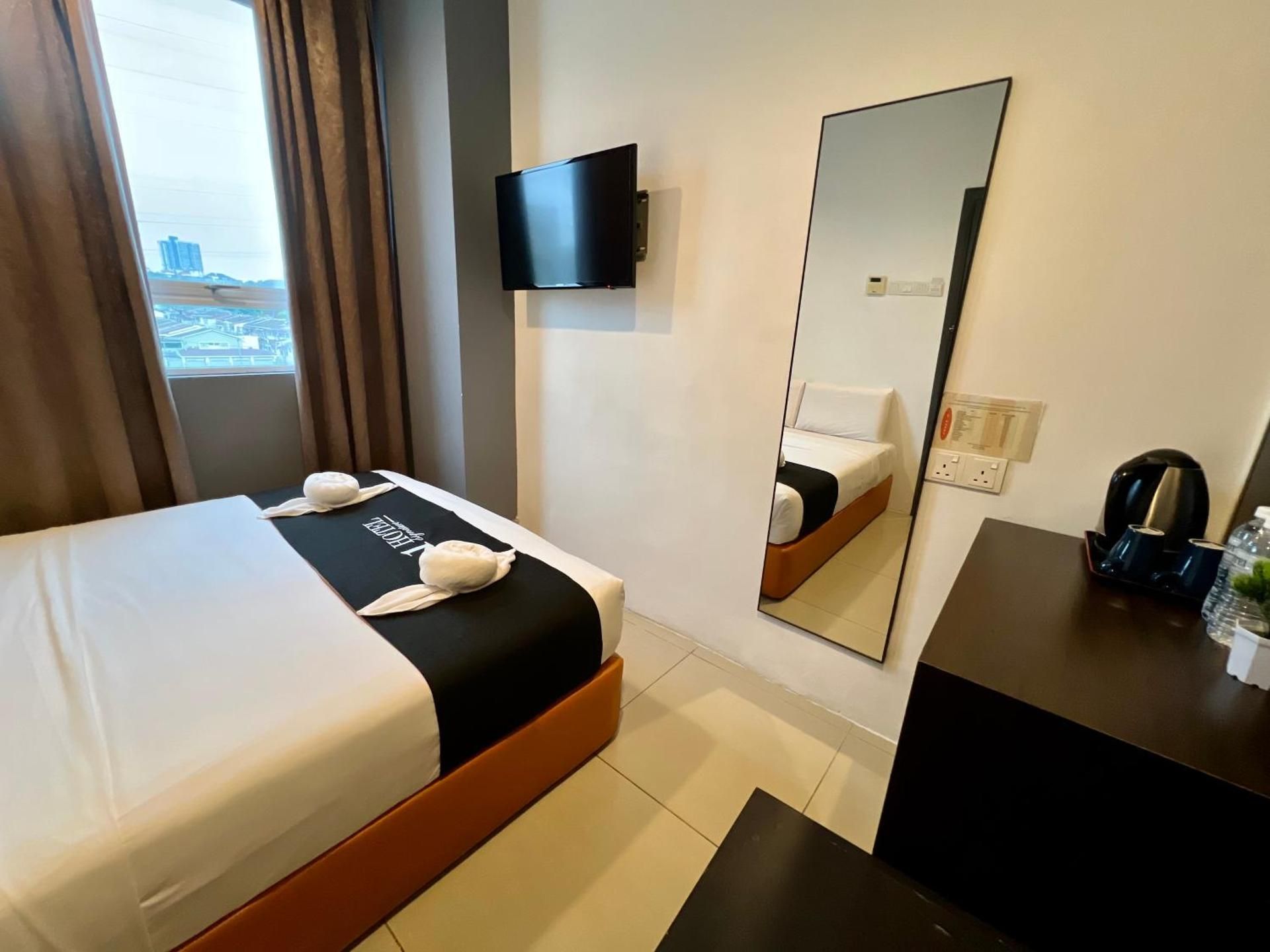 1 Hotel Taman Connaught Deluxe 2