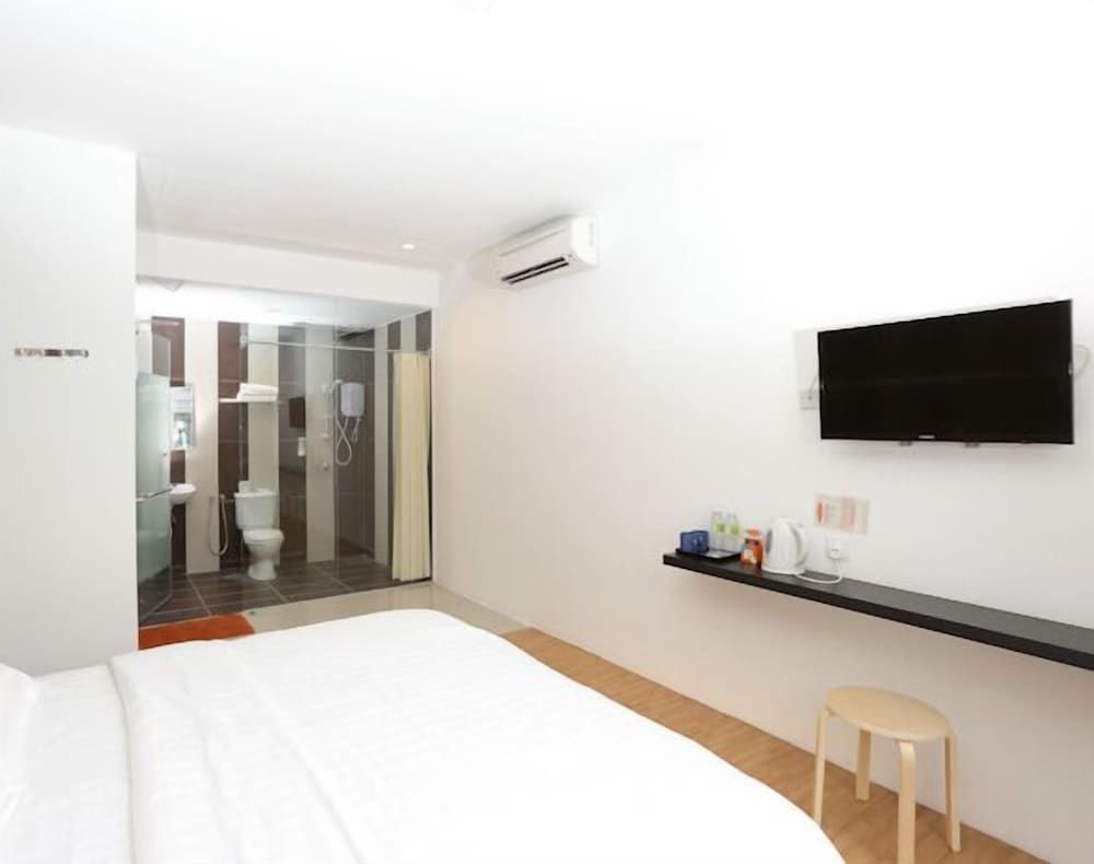 1 Hotel Taman Connaught Family Room 17