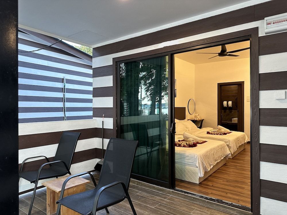 Deluxe Family Room