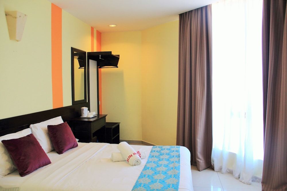 Sun Inns Hotel Pasir Penambang Deluxe With Window 3