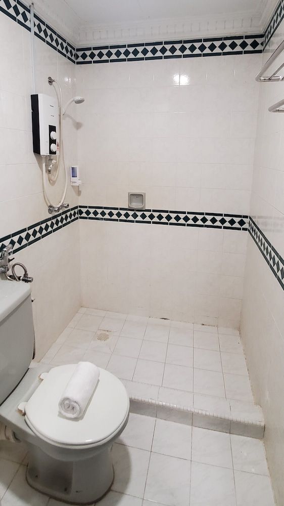 undefined Leisure Cove Hotel & Apartments 9