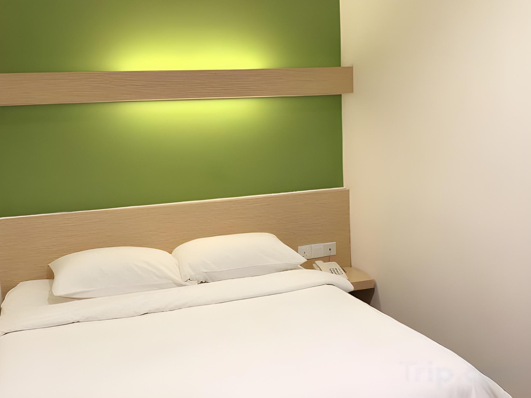 Standard Queen - No Window