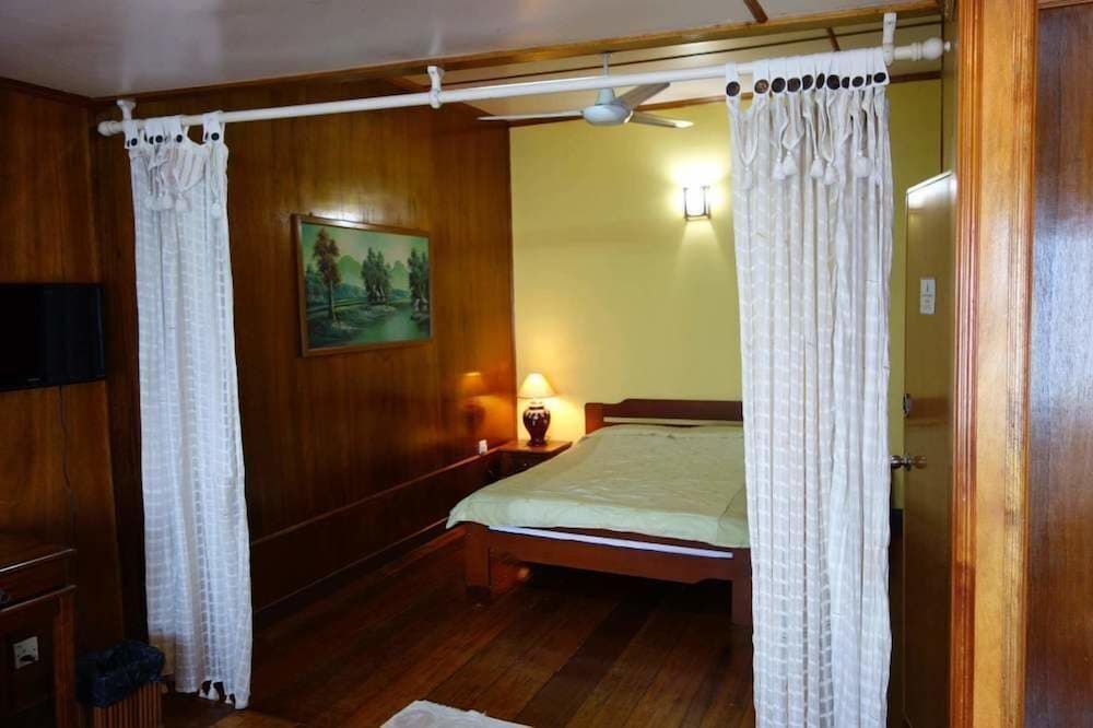 Seaside Travellers Inn Deluxe Family (4 Pax) 2