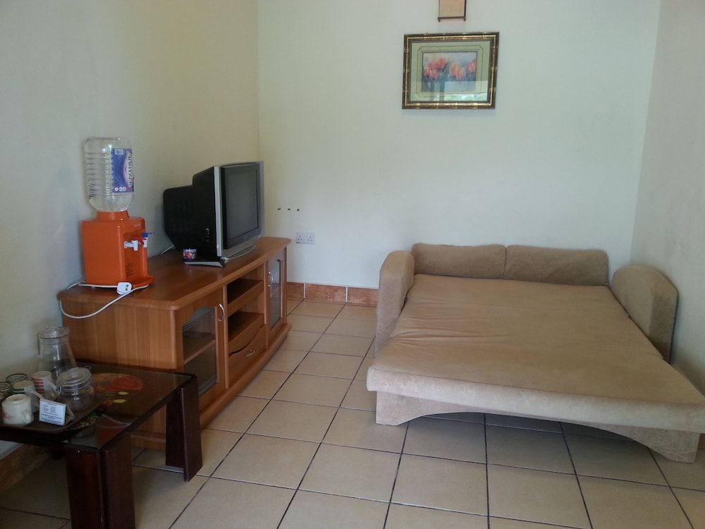 Seaside Travellers Inn Deluxe Family (5 Pax) 2