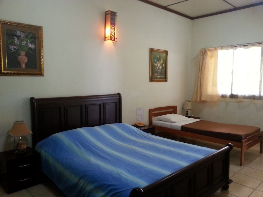 Seaside Travellers Inn Deluxe Family (5 Pax)