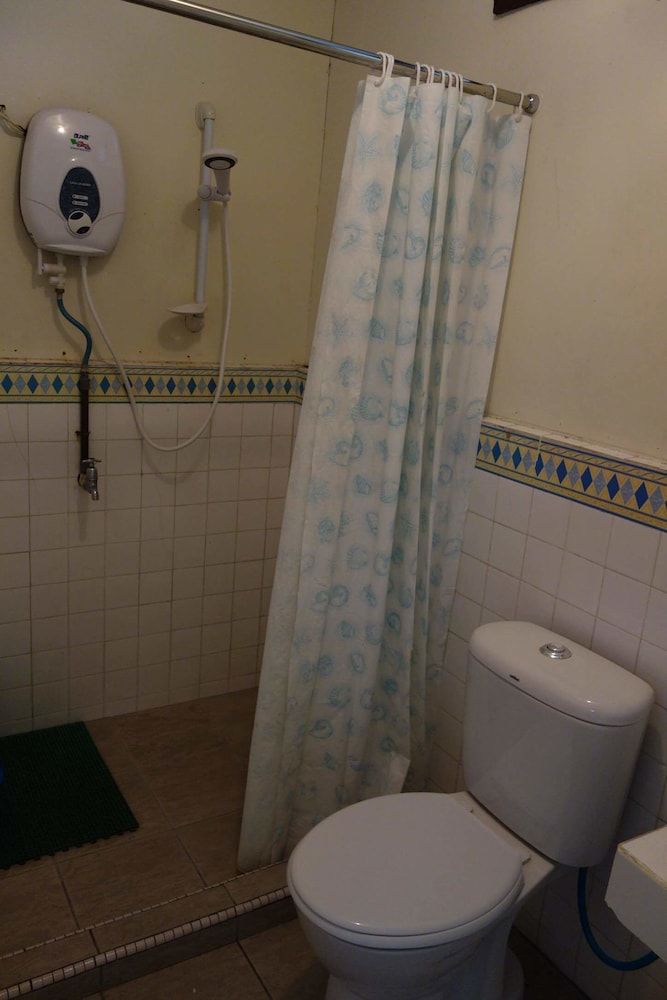 Seaside Travellers Inn Deluxe Double Room 3