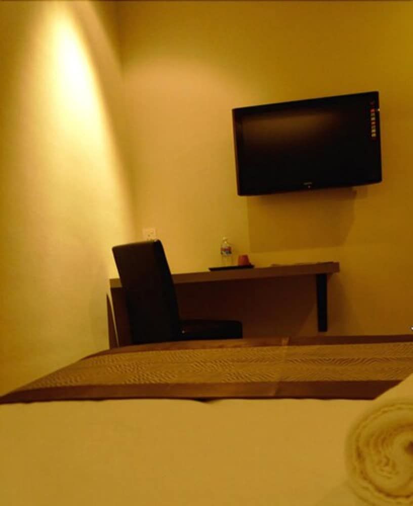 undefined Hotel Austin Paradise - Mount Austin 5