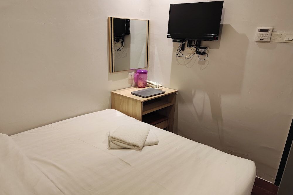 Hotel 18, Ipoh Aeon Mall Double Room, No Windows 3