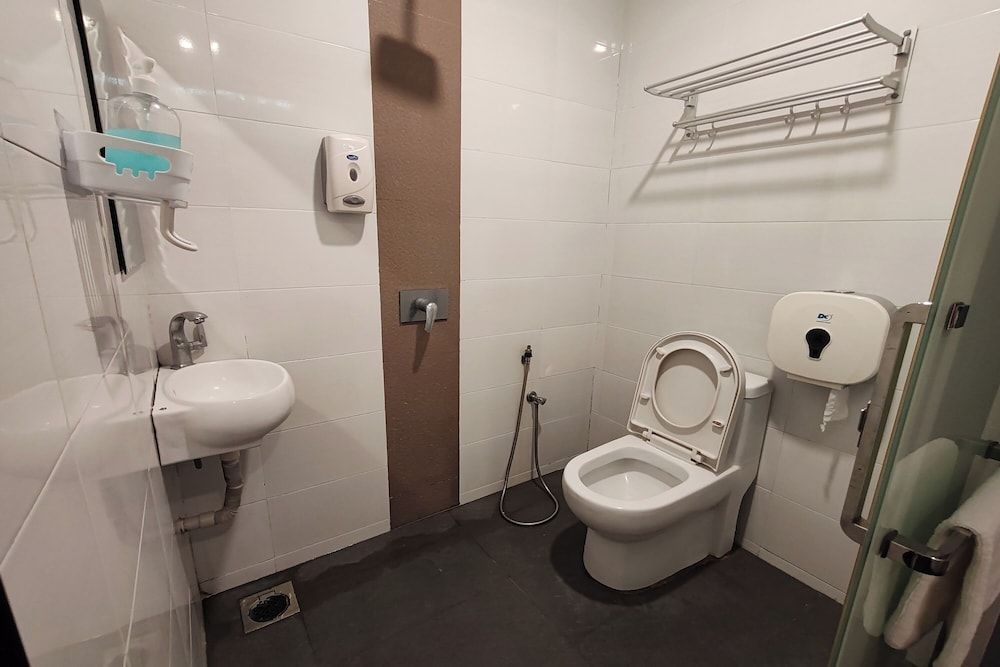 Hotel 18, Ipoh Aeon Mall Double Room, No Windows 2