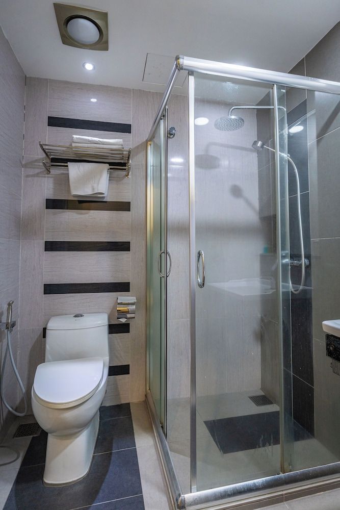 Indra Hotel Superior Room, 1 King Bed 3