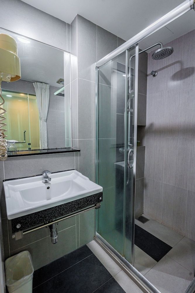 Indra Hotel Superior Room, 1 King Bed 4