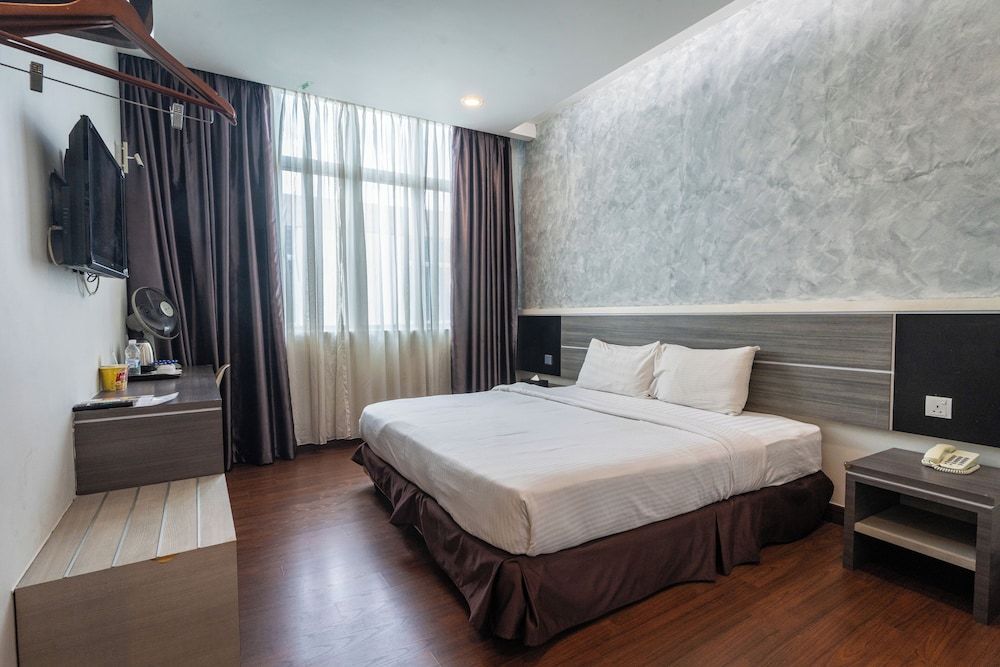 Indra Hotel Superior Room, 1 King Bed