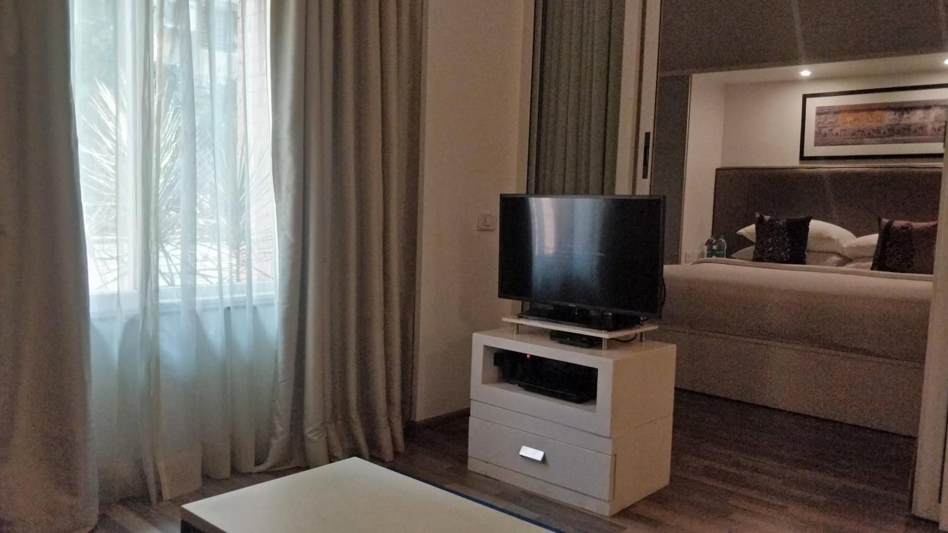 One Bedroom Apartment - Day use room (Anytime between 9 a.m 7 p.m. for max 6 hours same day check in/out)