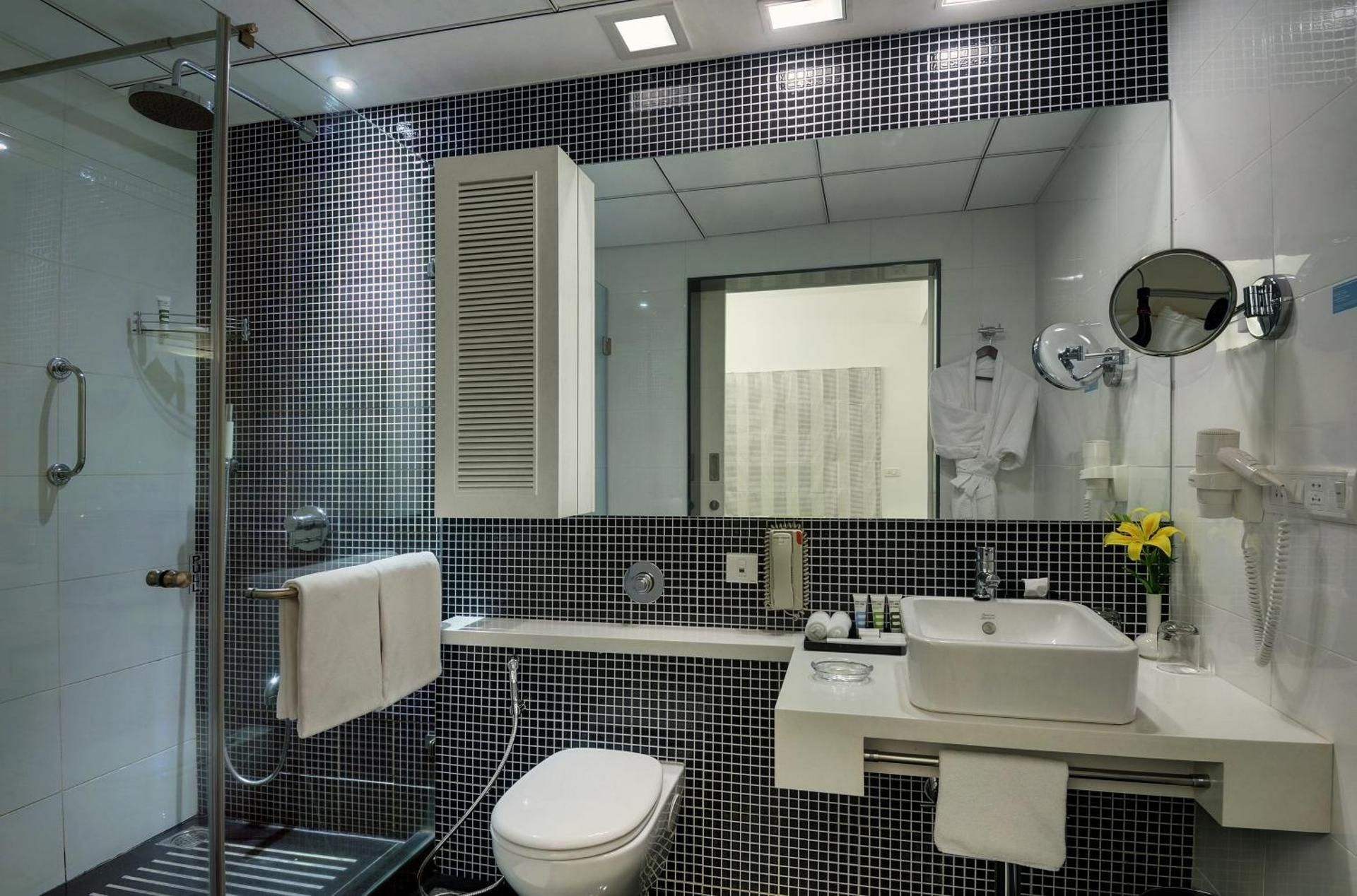Grand Mercure Bangalore Studio Suite With Balcony 3