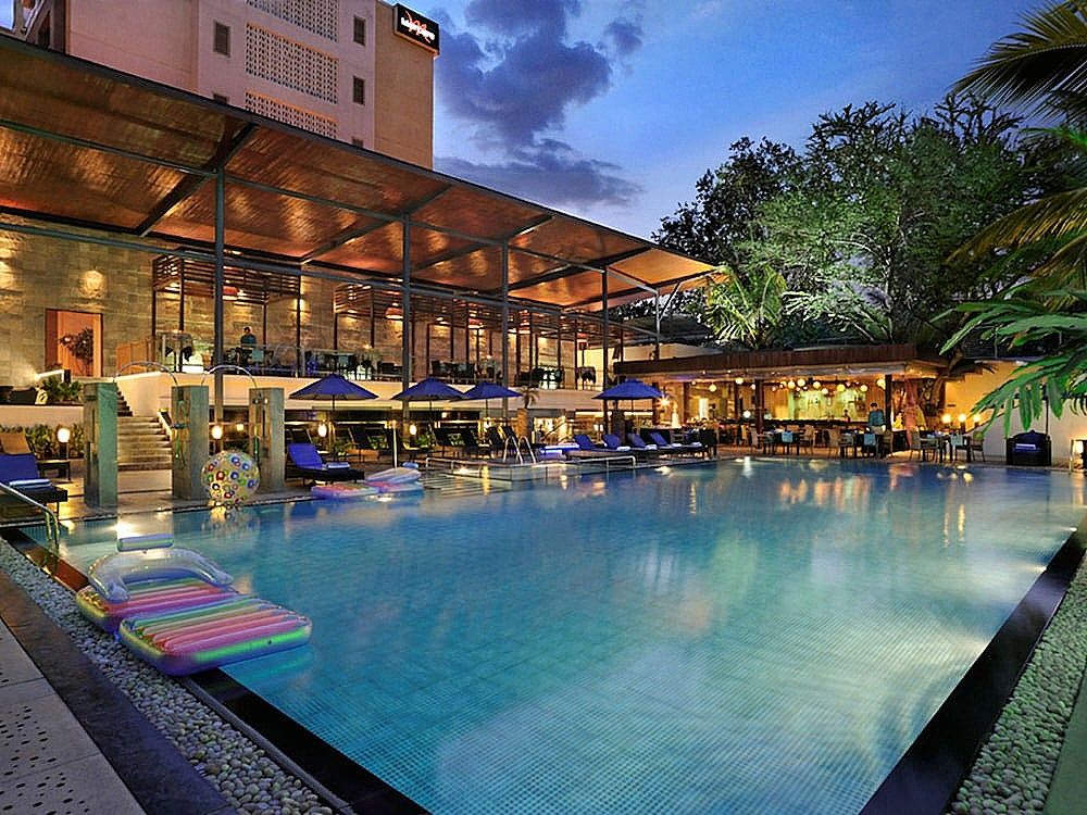 Poolside bar
