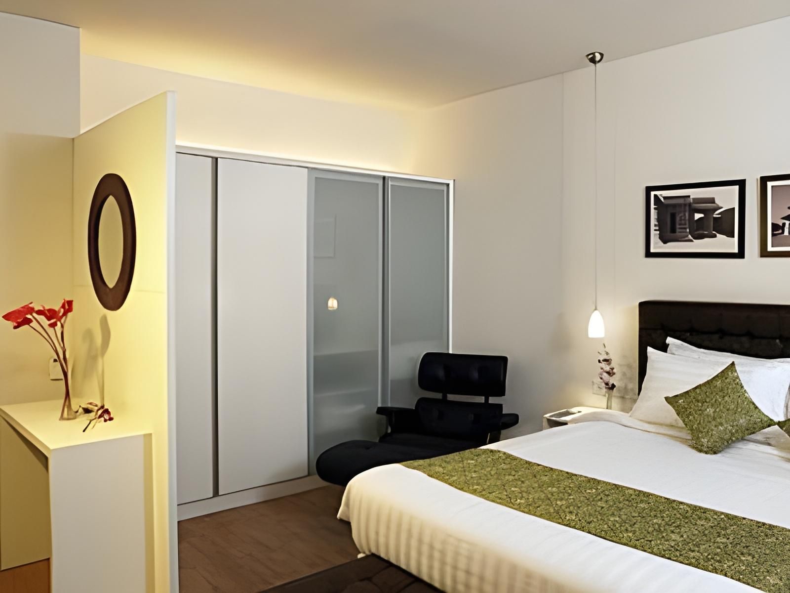 2 Bedroom Apartment King Bed
