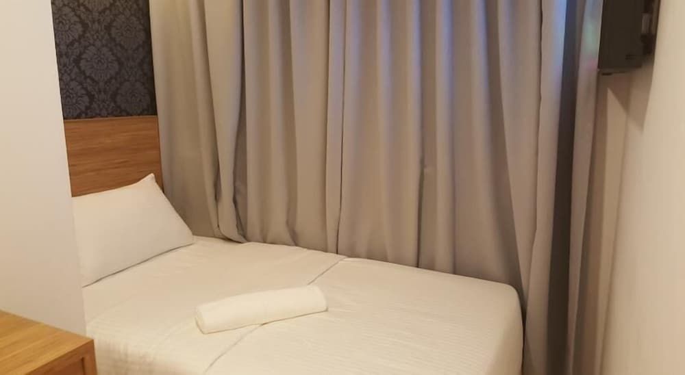 Basic Room (with Foot Massager)