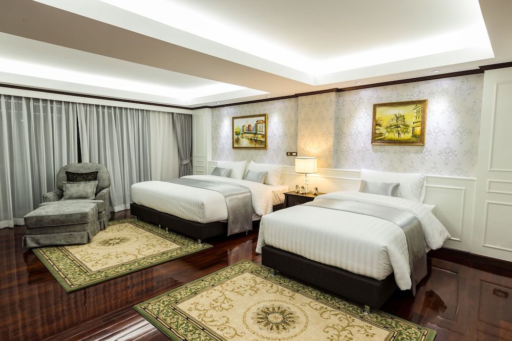 Premier Suite, King and Twin, River View, Balcony